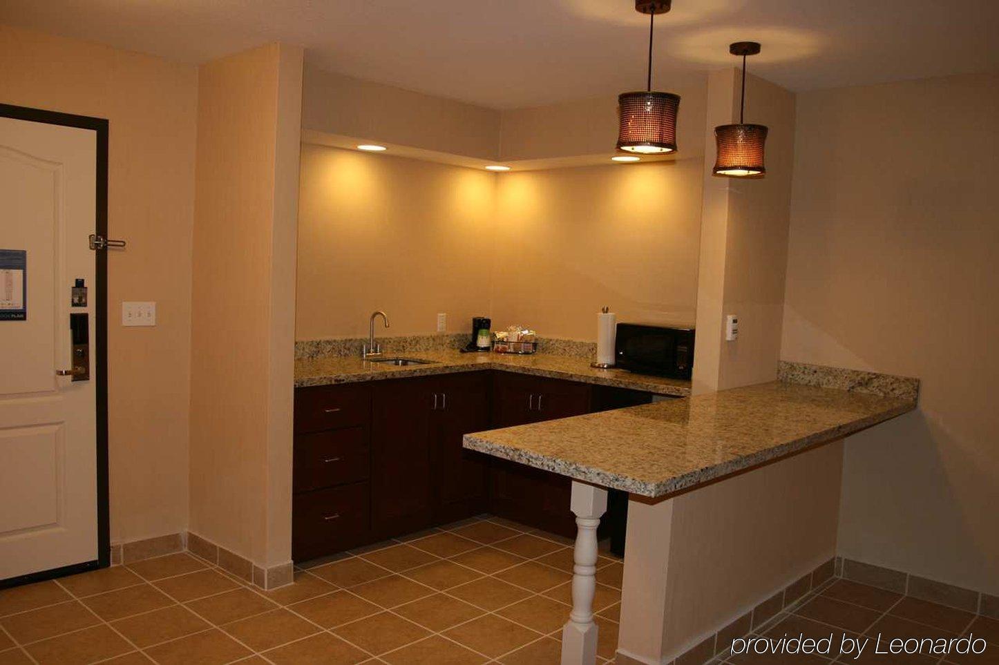 Hampton Inn & Suites New Castle, Pa Room photo