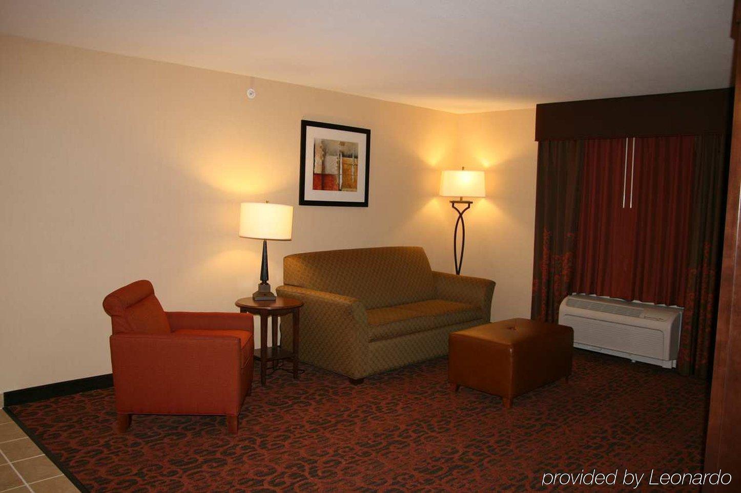 Hampton Inn & Suites New Castle, Pa Room photo