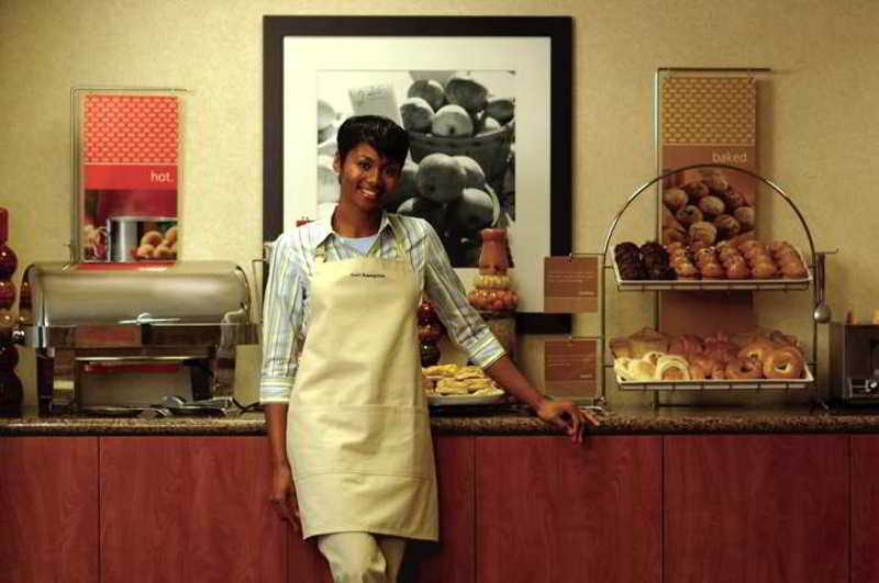 Hampton Inn & Suites New Castle, Pa Restaurant photo